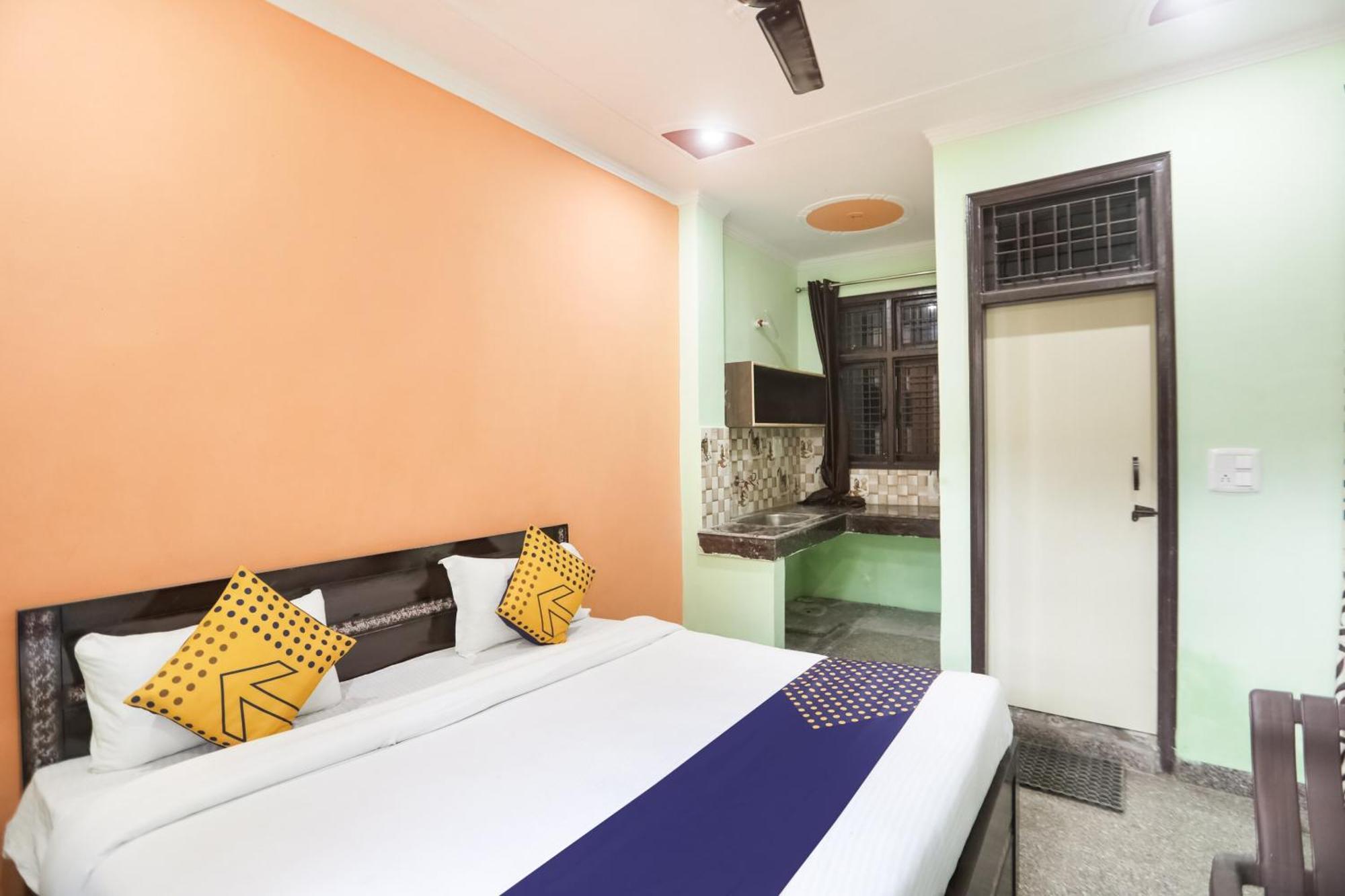 Spot On Main View Guest House Near Leisure Valley Park Gurgaon Bagian luar foto